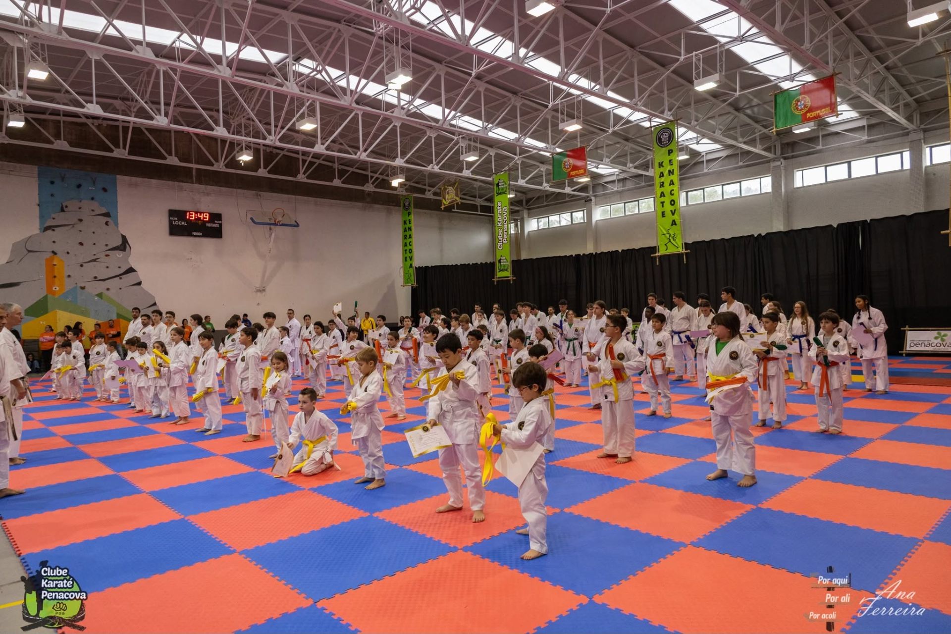 Cerimónia de graduações no pavilhão de Penacova