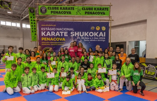 Grupo do Clube Karate Penacova no Estágio Nacional de Karate Shukokai em Penacova